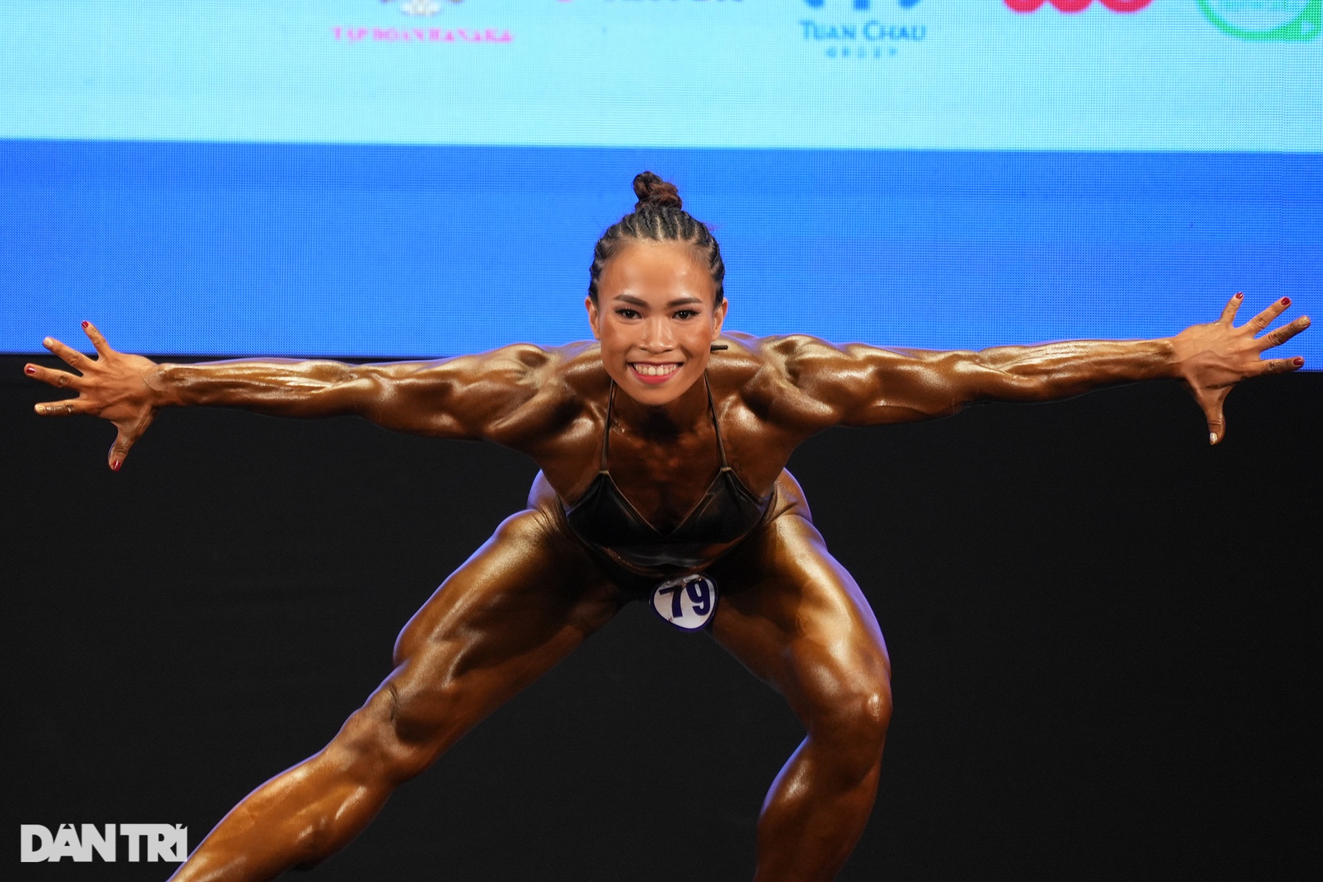 Mãn nhãn màn trình diễn của các nữ lực sĩ giành HCV tại SEA Games 31 - 8