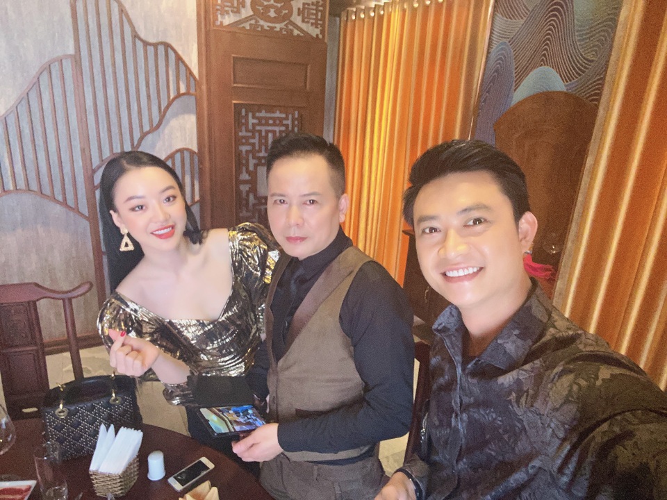 Tiết lộ về vai “trưởng phòng gợi cảm” của Hoàng Hải Thu trên phim giờ vàng - 3 Tiết lộ về vai “trưởng phòng gợi cảm” của Hoàng Hải Thu trên phim giờ vàng - 3