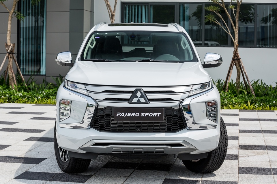 Pajero Sport 2020 chốt giá từ 1,11 tỷ đồng: Bỏ bản máy xăng, thêm công nghệ - 2 Pajero Sport 2020 chốt giá từ 1,11 tỷ đồng: Bỏ bản máy xăng, thêm công nghệ - 2