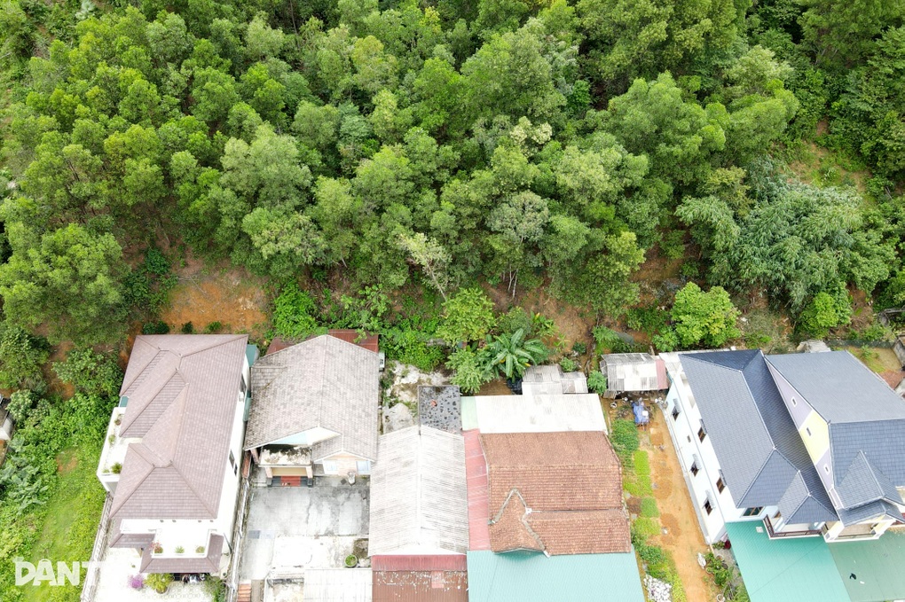 Xuất hiện vết nứt ở sườn núi, đe dọa sự an toàn của 200 người dân - 3