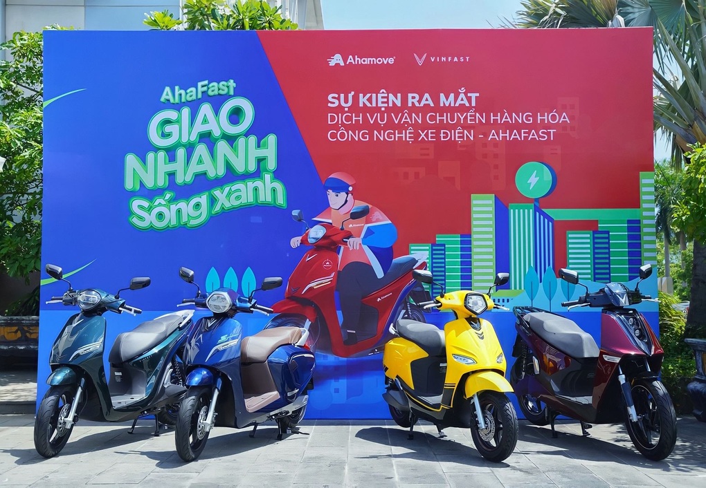 VinFast hợp tác Ahamove ra mắt dịch vụ vận chuyểnhàng bằng xe máy điện Ahafast - 1 VinFast hợp tác Ahamove ra mắt dịch vụ vận chuyểnhàng bằng xe máy điện Ahafast - 1