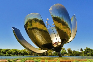 Ấn tượng với bông hoa nặng 18 tấn, cao 23 m