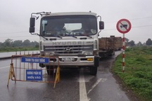 Đoàn xe siêu trường siêu trọng, không phép "vượt mặt" nhiều chốt trạm