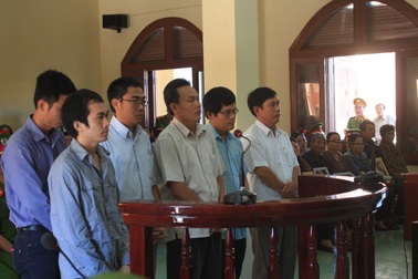 Vụ 5 công an dùng nhục hình: Cha bị cáo kêu oan lên Chủ tịch nước