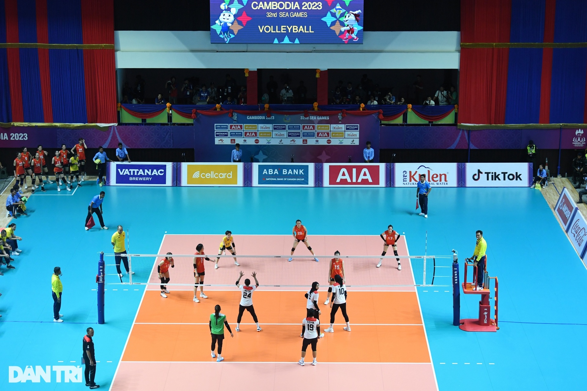 5 hiệp đấu nghẹt thở đưa Việt Nam vào chung kết bóng chuyền nữ SEA Games - 2 5 hiệp đấu nghẹt thở đưa Việt Nam vào chung kết bóng chuyền nữ SEA Games - 2