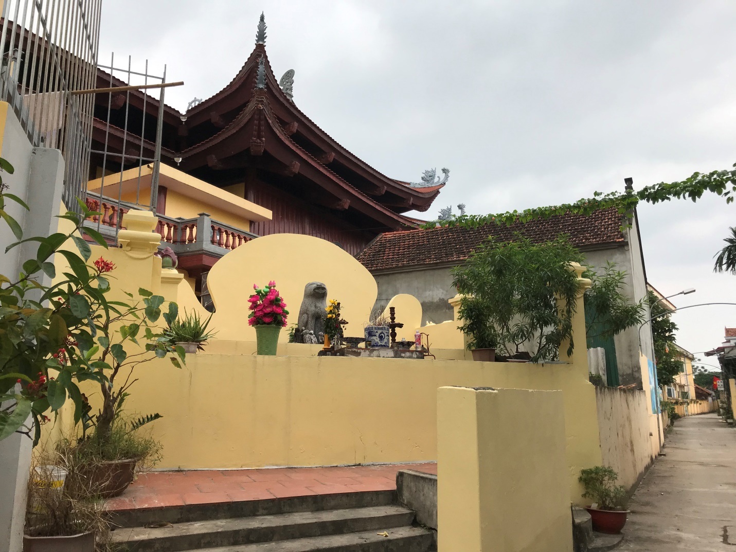 Bí ẩn đằng sau tục thờ chó đá 400 tuổi tại ngôi làng ở Hà Nội - 1