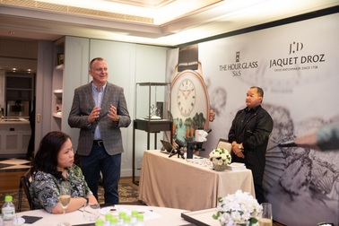 Jaquet Droz ra mắt đồng hồ Vịnh Hạ Long độc bản tại workshop nghệ thuật tiểu họa