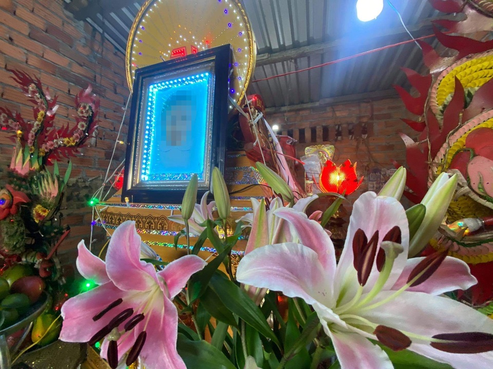 Bé gái tử vong nghi do dùng kềm bấm móng tay cắt dây điện quạt máy - 2 Bé gái tử vong nghi do dùng kềm bấm móng tay cắt dây điện quạt máy - 2