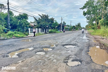 Hơn 10km đường quốc lộ ở miền Tây đầy ổ voi, "nát như tương"