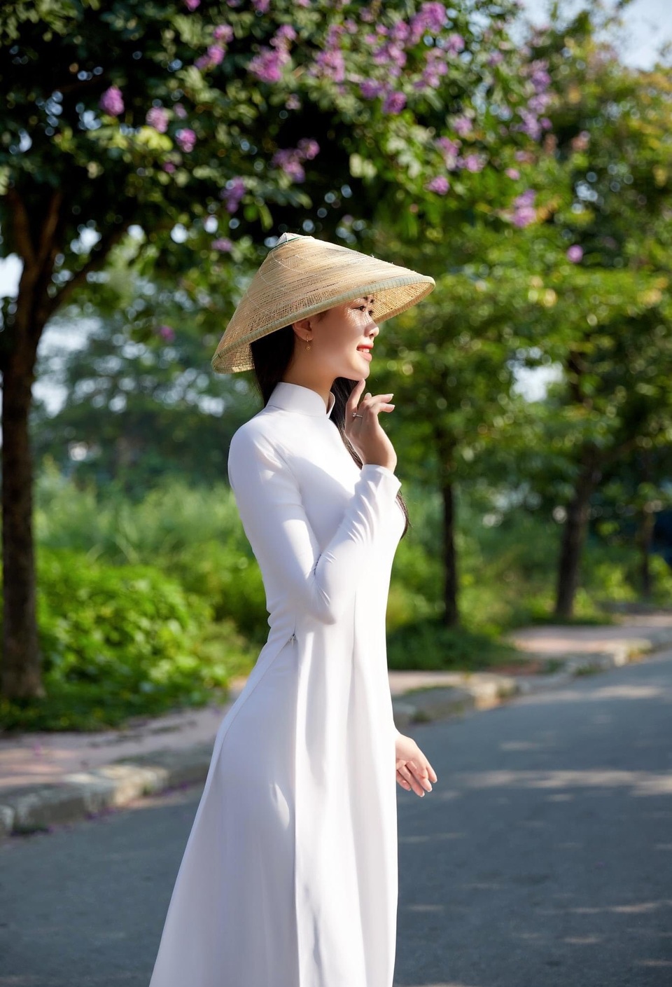 Nét đẹp nữ sinh Huế trong tà áo dài dịp Quốc tế Phụ nữ - 11 Nét đẹp nữ sinh Huế trong tà áo dài dịp Quốc tế Phụ nữ - 11