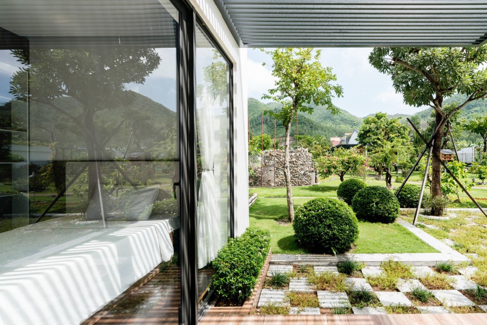 Biệt phủ rộng 3.600 m2, có cả tầng hầm nhìn “xuyên thấu” hồ cá Koi - 8