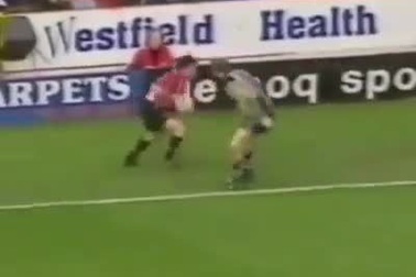 Chết cười những khoảnh khắc hài hước trong bóng đá