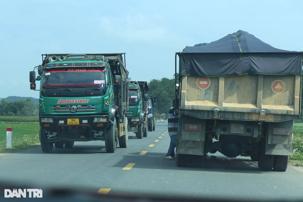 Hung thần xa lộ dàn hàng ngang trên đường - 1 Hung thần xa lộ dàn hàng ngang trên đường - 1