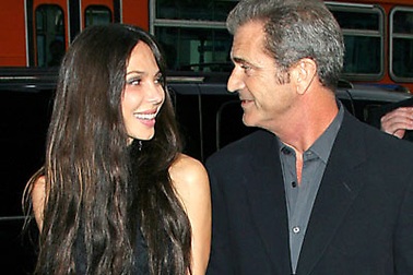 “Bồ Mel Gibson là người cơ hội”