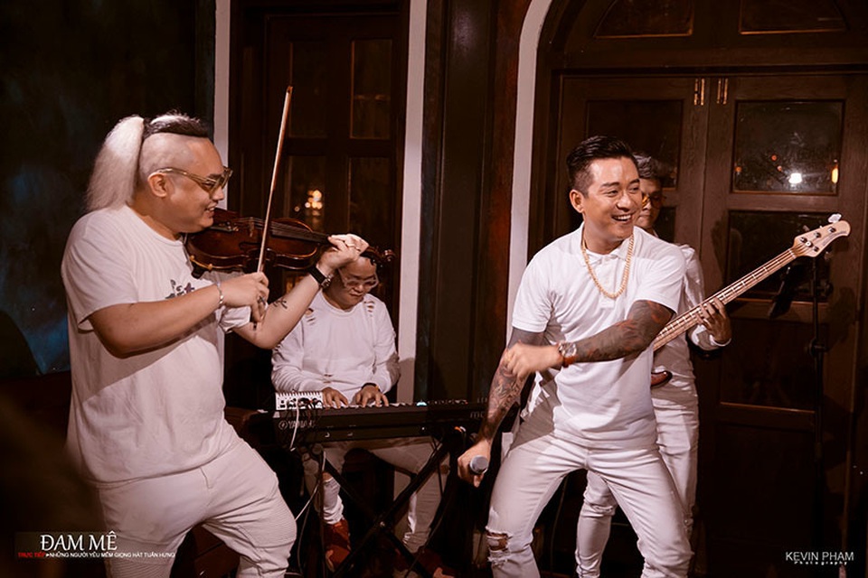 Muôn kiểu “kiếm cơm” “cái khó ló cái khôn” mùa Covid-19 của sao Việt - 3 Muôn kiểu “kiếm cơm” “cái khó ló cái khôn” mùa Covid-19 của sao Việt - 3