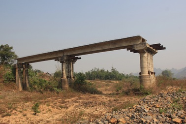 Vụ chi 3 tỷ đồng để phá bỏ cầu xây dang dở 23 năm: Dừng tháo dỡ