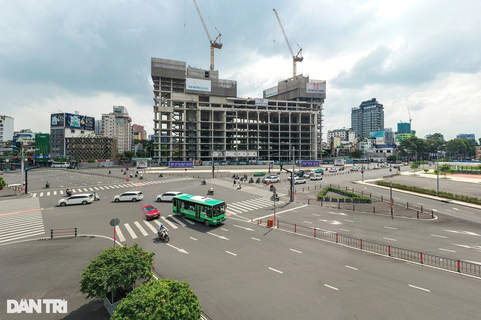 Siêu dự án đối diện chợ Bến Thành rời tay Bitexco: Đổi chủ có đổi vận? - 1 Siêu dự án đối diện chợ Bến Thành rời tay Bitexco: Đổi chủ có đổi vận? - 1