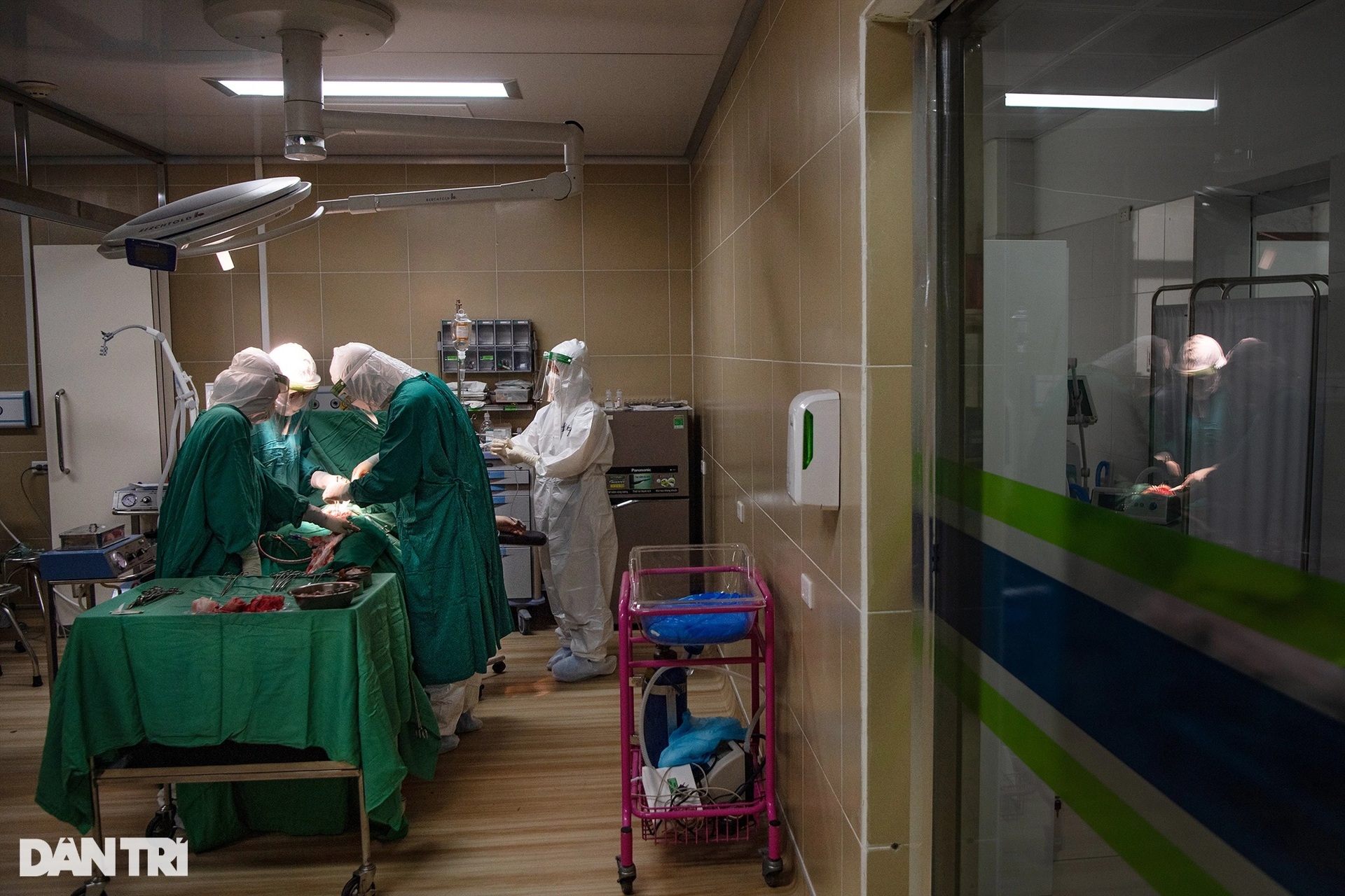 Khoảnh khắc sự sống nảy mầm giữa khu điều trị sản phụ F0 ở Hà Nội - 15 Khoảnh khắc sự sống nảy mầm giữa khu điều trị sản phụ F0 ở Hà Nội - 15