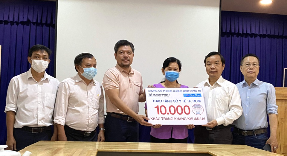 First News và Trúc Quang trao tặng 20 ngàn khẩu trang chống dịch Covid-19 - 1 First News và Trúc Quang trao tặng 20 ngàn khẩu trang chống dịch Covid-19 - 1