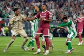Vì sao trọng tài không cho Real Madrid đá lại phạt đền ở trận thua Betis?