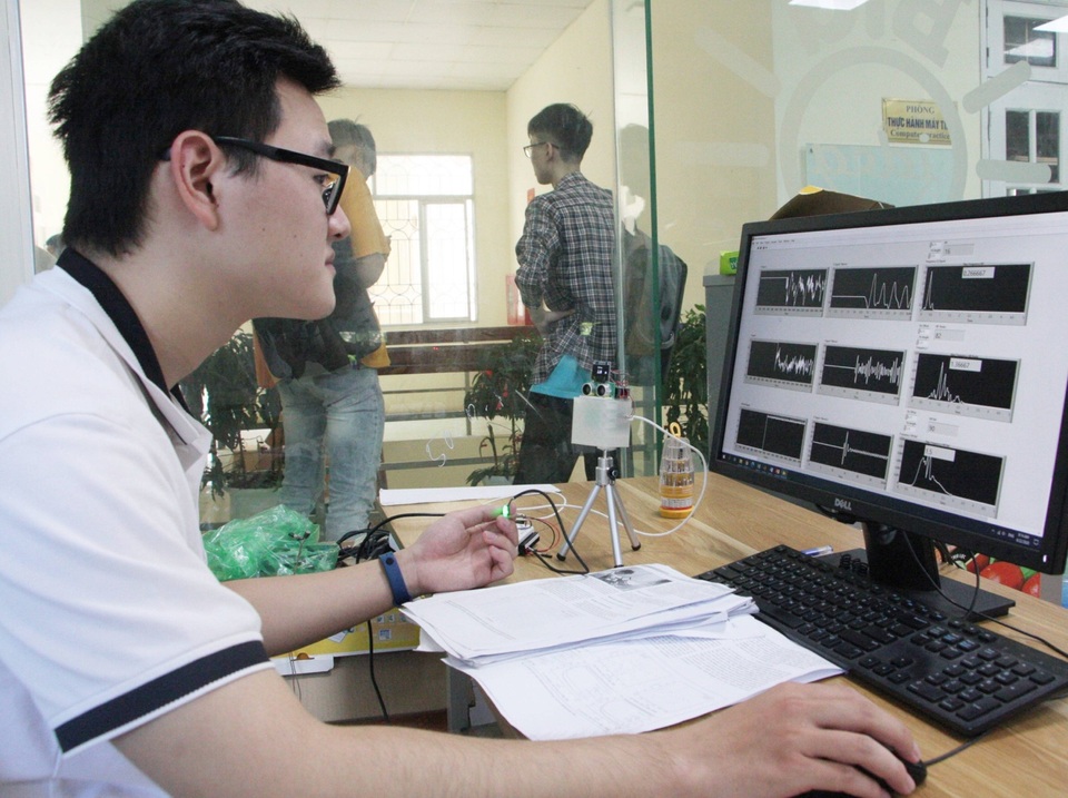 Sinh viên công nghệ sáng chế cách đo nhịp tim trong vòng 5 giây - 1 Sinh viên công nghệ sáng chế cách đo nhịp tim trong vòng 5 giây - 1