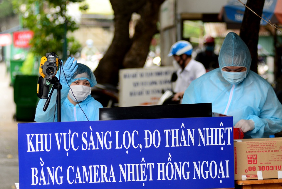 Máy đo thân nhiệt .jpg Máy đo thân nhiệt .jpg