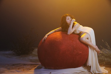 Bà mẹ trẻ Thuỷ Tiên thon gọn bất ngờ sau khi sinh