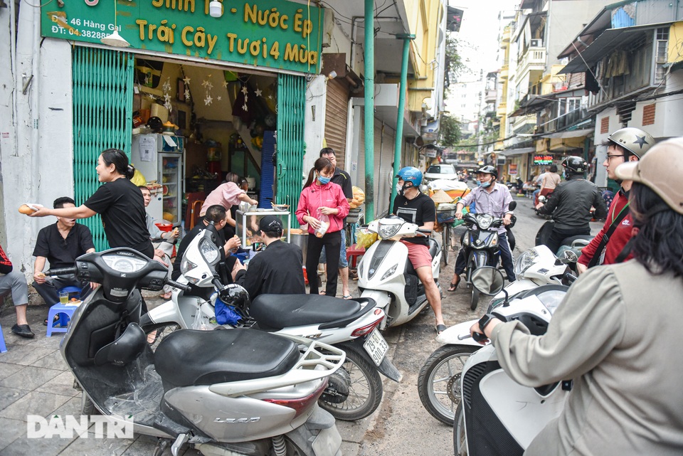 Quán bánh mỳ bảo thủ thời bao cấp mỗi buổi sáng hết bay 400 cái - 6 Quán bánh mỳ bảo thủ thời bao cấp mỗi buổi sáng hết bay 400 cái - 6