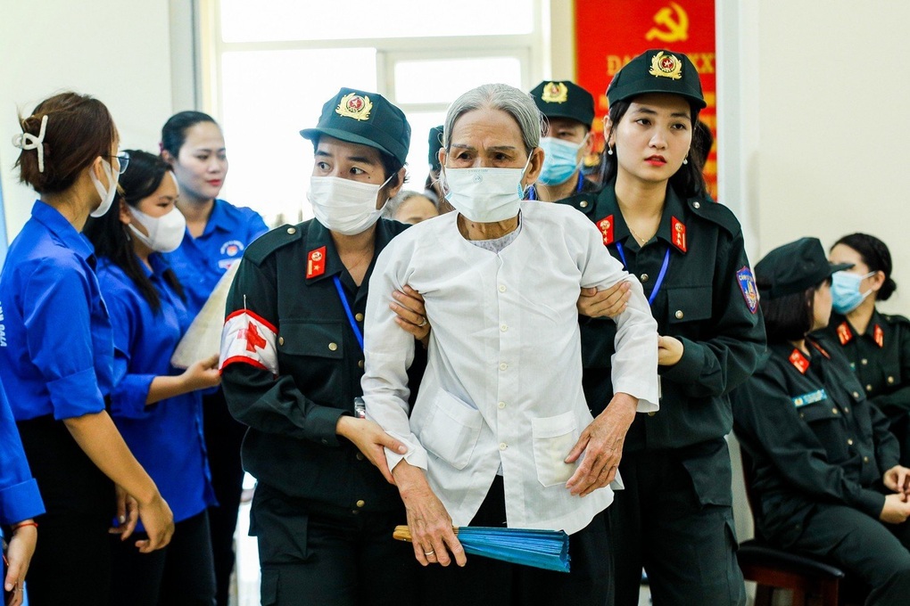 Cảnh sát cơ động khám sức khỏe cho cựu chiến binh, các gia đình chính sách - 1 Cảnh sát cơ động khám sức khỏe cho cựu chiến binh, các gia đình chính sách - 1