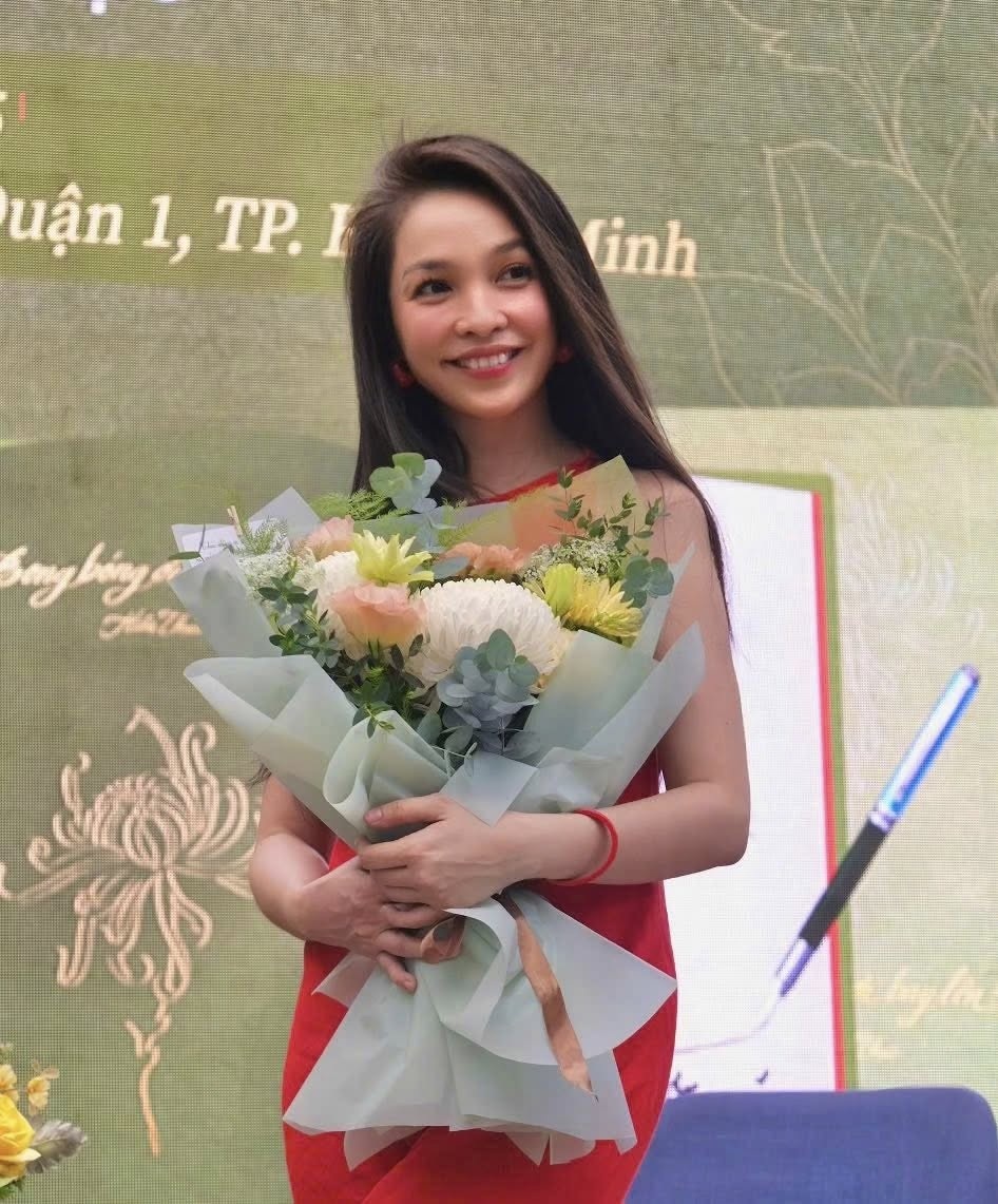 Hiền Thục tuổi 44: Nhan sắc lão hóa ngược, 23 năm làm mẹ đơn thân - 2 Hiền Thục tuổi 44: Nhan sắc lão hóa ngược, 23 năm làm mẹ đơn thân - 2