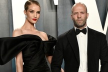 "Người vận chuyển" đưa bạn gái kém 20 tuổi dự tiệc Oscar