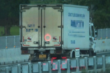 Chạy chậm trên cao tốc cho... an toàn, một tài xế bị phạt