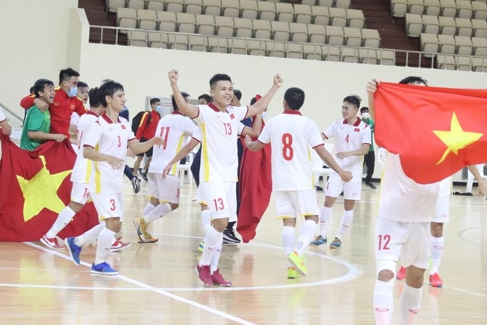 Cảm xúc vỡ òa trong ngày futsal Việt Nam giành vé dự World Cup - 6 Cảm xúc vỡ òa trong ngày futsal Việt Nam giành vé dự World Cup - 6
