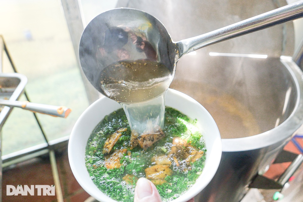 Ông chủ người Thái Bình đem canh cá vượt trăm km lên Hà Nội - 3 Ông chủ người Thái Bình đem canh cá vượt trăm km lên Hà Nội - 3