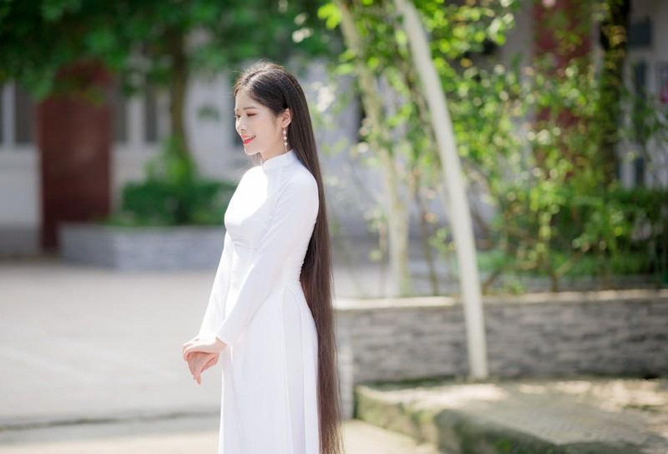 Nữ sinh ĐH Văn hóa nuôi mái tóc dài hơn 1 mét trong suốt 14 năm - 5 Nữ sinh ĐH Văn hóa nuôi mái tóc dài hơn 1 mét trong suốt 14 năm - 5