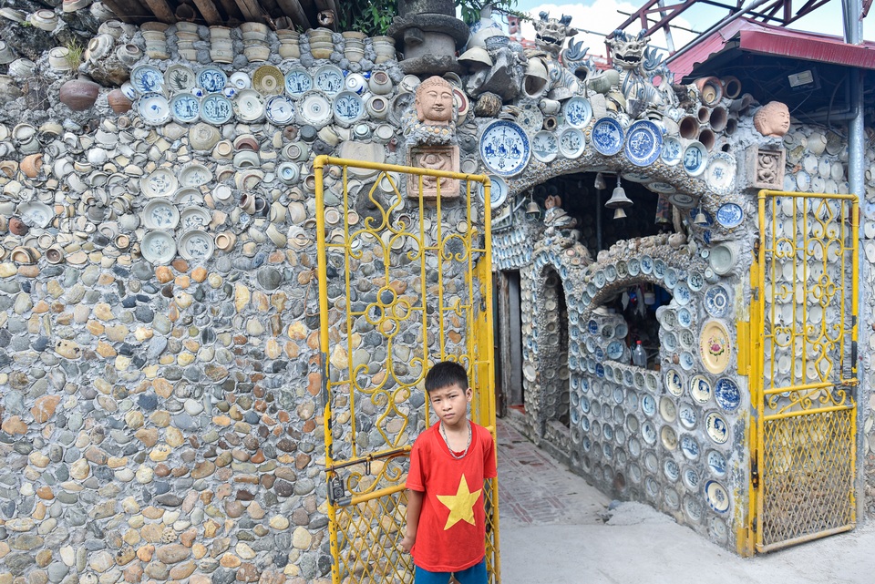 Độc nhất vô nhị ngôi nhà gắn hơn 10.000 bát, đĩa cổ ở Vĩnh Phúc - 9