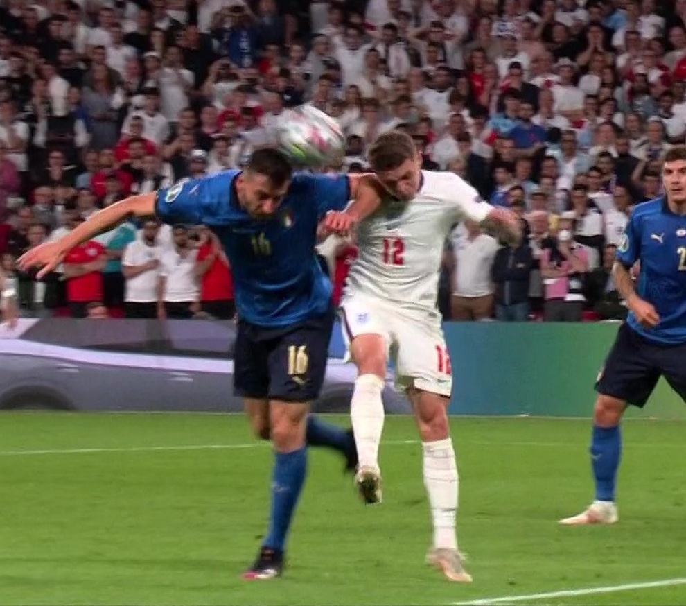 Cristante để bóng chạm tay trước khi Bonucci ghi bàn cho Italia? - 1 Cristante để bóng chạm tay trước khi Bonucci ghi bàn cho Italia? - 1