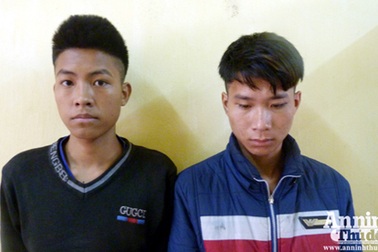 Con chặn đường cướp xe vì mẹ đi cùng đàn ông lạ