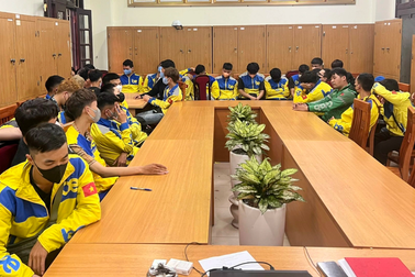 Công an Hà Nội triệu tập 100 tài xế vụ "hỗn chiến xe ôm Be"