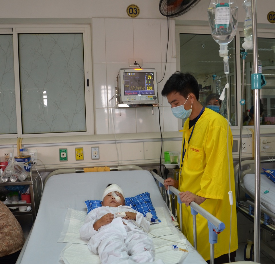 Đau nhói lòng cảnh cô gái 16 tuổi nặng 18kg cầu cứu bạn đọc - 6 Đau nhói lòng cảnh cô gái 16 tuổi nặng 18kg cầu cứu bạn đọc - 6