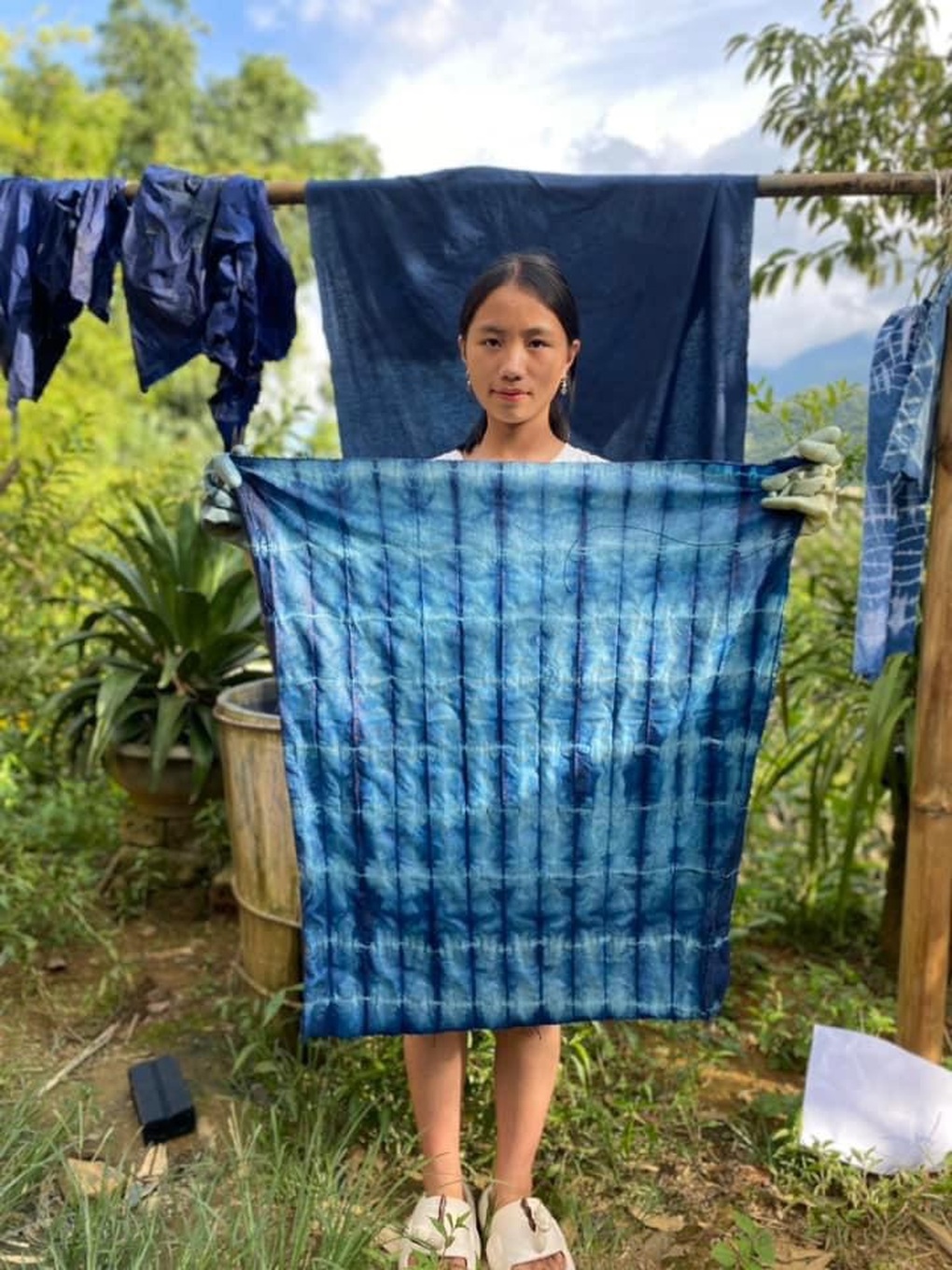 Sinh viên thời trang Hà Nội giúp bạn trẻ Sapa đổi mới sản phẩm truyền thống - 5 Sinh viên thời trang Hà Nội giúp bạn trẻ Sapa đổi mới sản phẩm truyền thống - 5