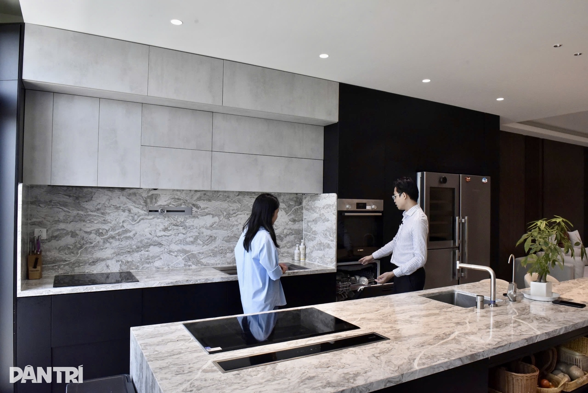 Căn bếp công nghệ của anh chồng ngoan, đến giá bát cũng thông minh - 9 Căn bếp công nghệ của anh chồng ngoan, đến giá bát cũng thông minh - 9