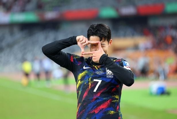 Son Heung Min strålar starkt, det koreanska laget besegrar Kina vackert - 3 Son Heung Min tỏa sáng rực rỡ, tuyển Hàn Quốc hạ đẹp Trung Quốc - 3