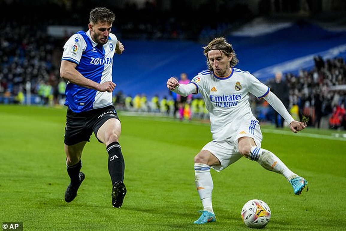 Thắng đậm Alaves, Real Madrid vững ngôi đầu bảng La Liga - 5 Thắng đậm Alaves, Real Madrid vững ngôi đầu bảng La Liga - 5