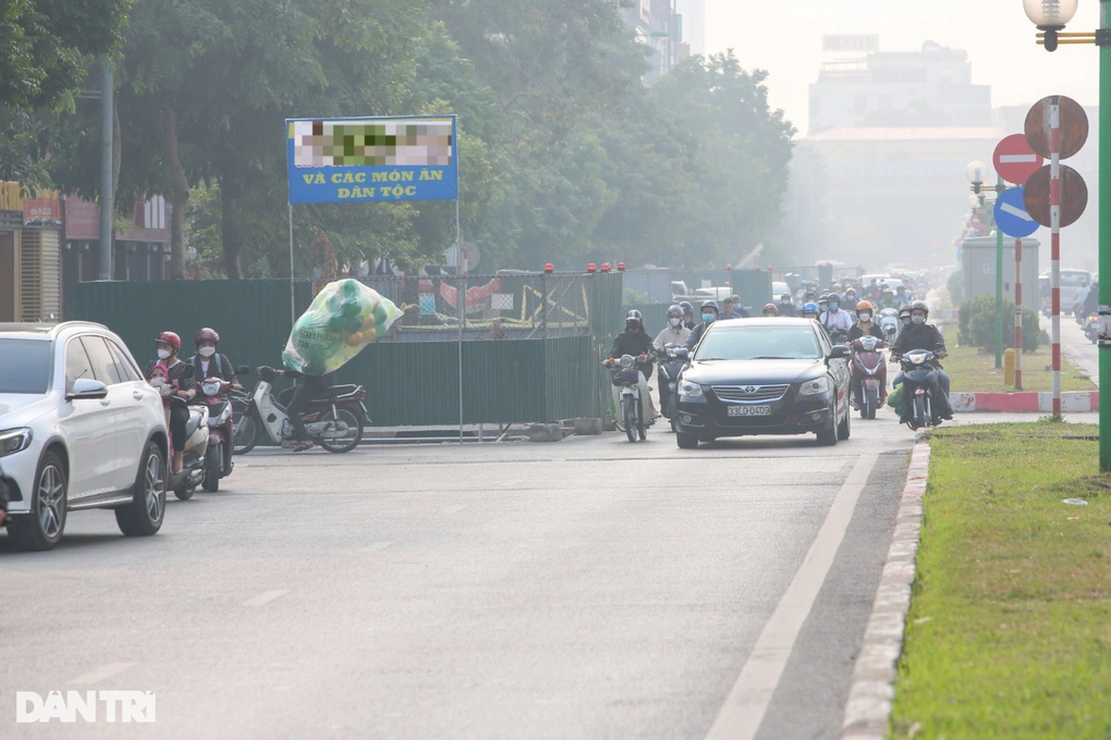 Hà Nội: Ma trận lô cốt, rào chắn trên đường Vũ Trọng Khánh - 7 Hà Nội: Ma trận lô cốt, rào chắn trên đường Vũ Trọng Khánh - 7