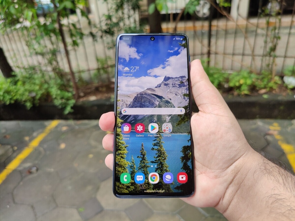 Loạt smartphone tầm trung và giá rẻ sở hữu pin “khủng” đáng lựa chọn - 3 Loạt smartphone tầm trung và giá rẻ sở hữu pin “khủng” đáng lựa chọn - 3