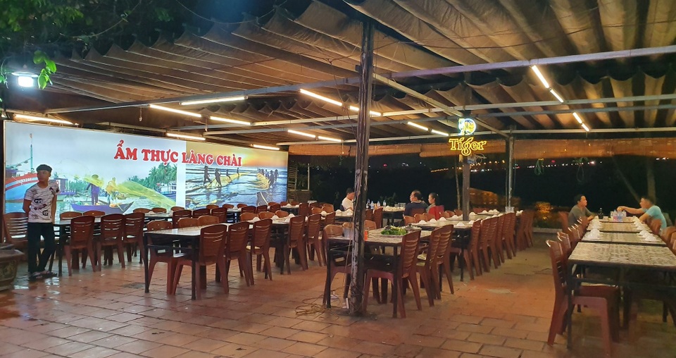 Phố bia Tạ Hiện lên báo quốc tế cũng vắng vẻ lạ thường - 10 Phố bia Tạ Hiện lên báo quốc tế cũng vắng vẻ lạ thường - 10
