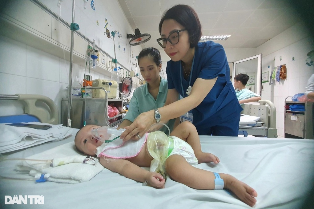 Được bạn đọc giúp đỡ, bé trai 8 tháng tuổi đã hồi phục sức khỏe - 2 Được bạn đọc giúp đỡ, bé trai 8 tháng tuổi đã hồi phục sức khỏe - 2