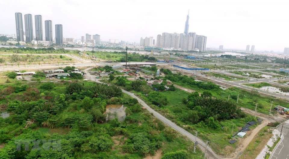 TPHCM điều chỉnh giá đất để lập phương án bồi thường, hỗ trợ và tái định cư - 1 TPHCM điều chỉnh giá đất để lập phương án bồi thường, hỗ trợ và tái định cư - 1
