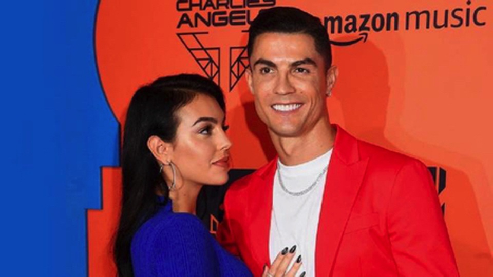 C.Ronaldo hạnh phúc khi được bạn gái chiều chuộng hết lòng - 4 C.Ronaldo hạnh phúc khi được bạn gái chiều chuộng hết lòng - 4